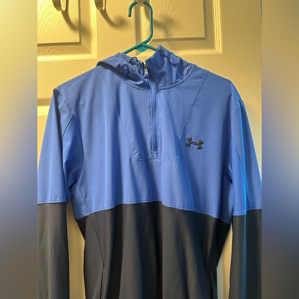 Nike fitted long sleeve windbreaker
